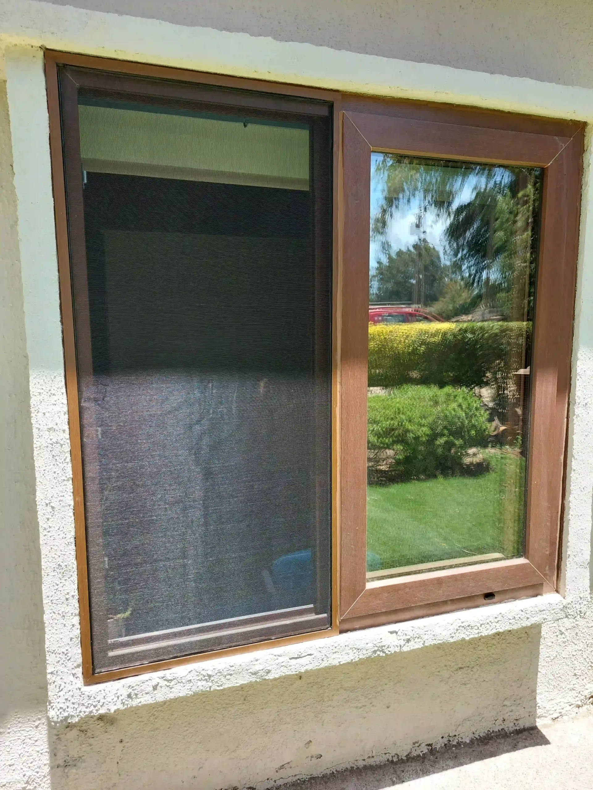 malla-para-mosquitos-en-ventana-cafe