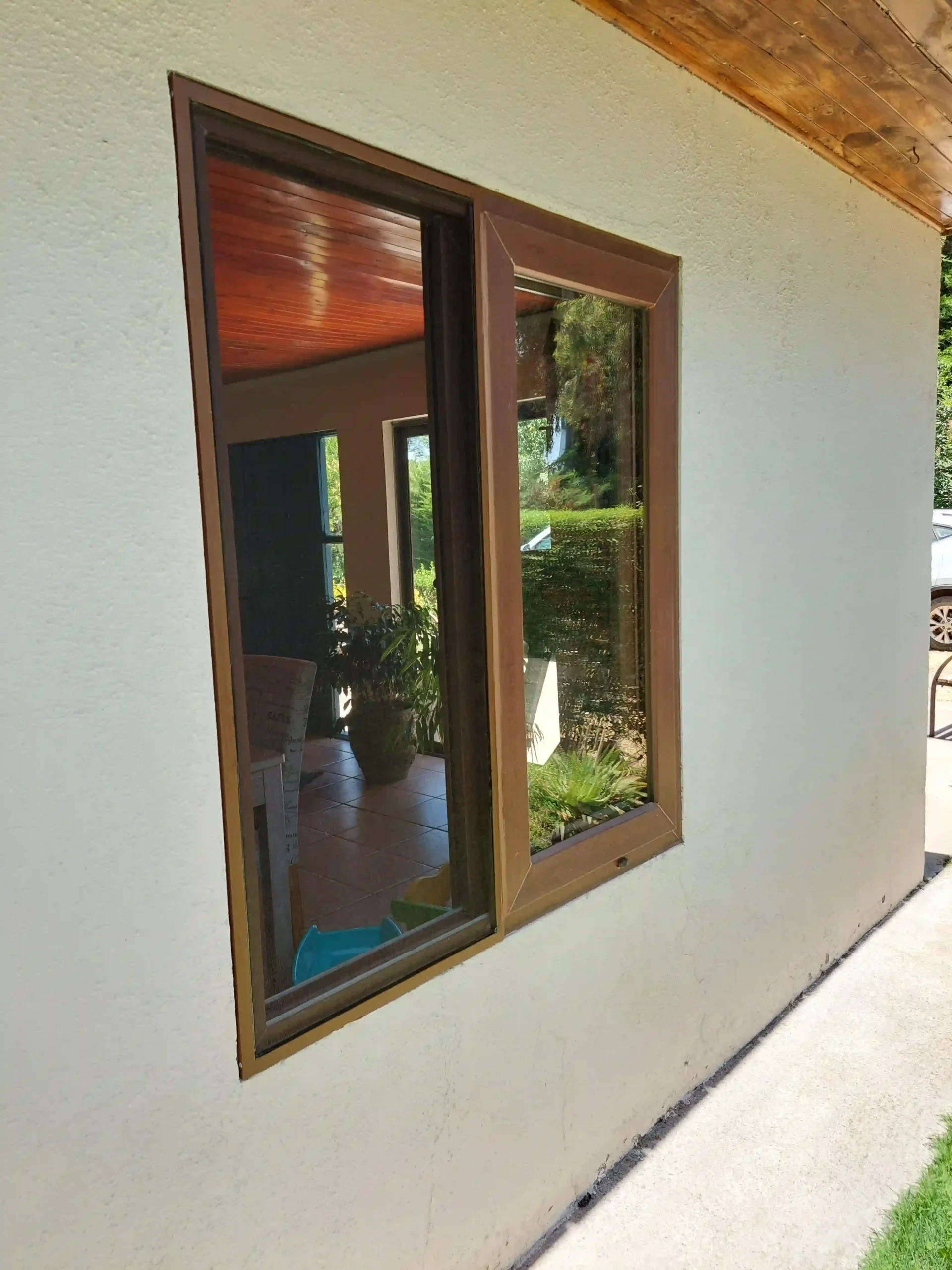 mosquitero-fijo-en-ventana
